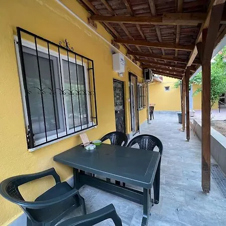 3 Odalı Bahçeli Bbq Kalbinde Ev * Antalya