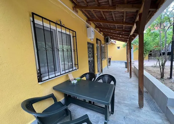 3 Odalı Bahçeli Bbq Kalbinde Ev * Antalya